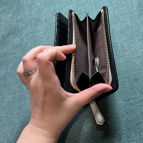 Marc Jacobs Wallet - Picture 4 of 7